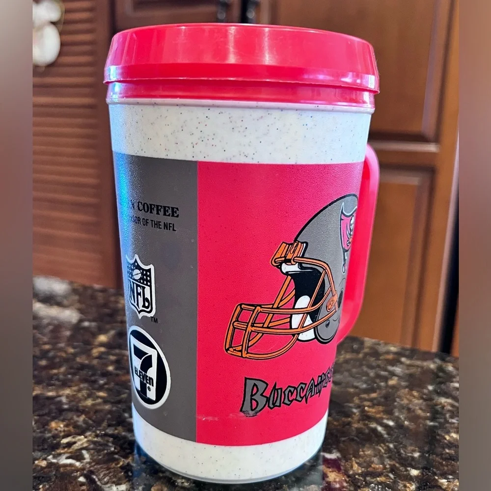 Vintage Aladdin NFL Tampa Bay Buccaneers 7-Eleven Plastic Travel Mug Cup